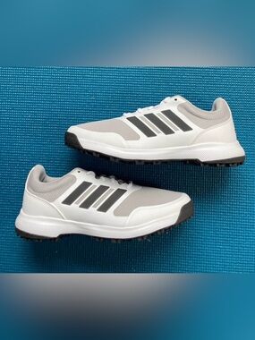 Men’s 7.5 adidas Golf Tech Response Spikeless Shoes